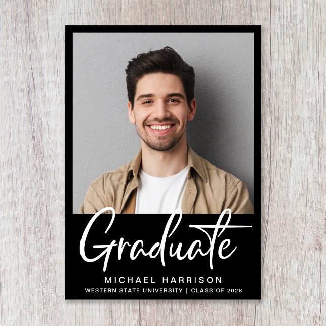 Modern fotoskript, svart Studenten Meddelande (Modern Photo White Script Black Graduation Announcement)