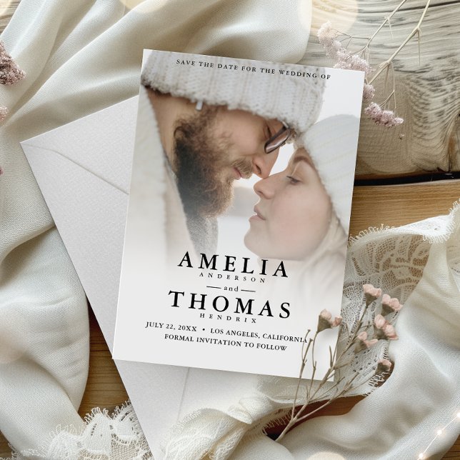 Modern fotospara datum QR-kod Bröllop Inbjudningar (Save time and reduce wedding planning stress with this QR code Save the Date card.)