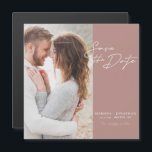 Modern fotosparande av Bröllop-magnetkortet<br><div class="desc">Elegant och modern design har ett typografiskt skript Spara datum och ditt favoritfoto mot en  bakgrund. Jag vill bara tillkännage ert kommande bröllop på ett modernt,  minimalistiskt sätt. Anpassa viktiga detaljer och det bästa valet av bild.</div>