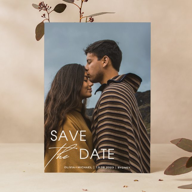Modern fotot Bröllop och minimalistisk spara datum Inbjudningar (Script Elegant & Boho Wedding Photo | Minimal Save The Date Invitation)