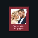 Modern fotot bröllop personlig Mr. och Mrs. Canvastryck<br><div class="desc">Modern,  lätt söndersliten kant-burgundfotot Mr. och Mrswedding personlig som skapats i gåva.</div>