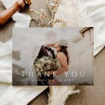 Modern fototack för Bröllop-foto med enkel Elegant Inbjudningar<br><div class="desc">Med det här budgetplatta bröllop-tacket får du ditt fullt-foto med övertäckning av eleganten. Anpassa ditt speciella bröllop-tack på insidan,  eller ta bort det för att lämna det tomma på baksidan för ditt handskrivna tack.</div>