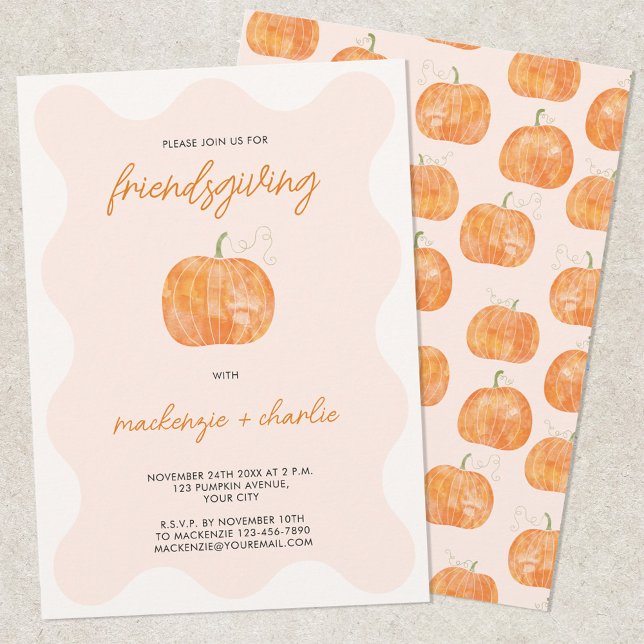 Modern Friendsgiving Dinner Watercolor Pumpkin Inbjudningar (Modern personalized watercolor pumpkin wavy framed friendsgiving Thanksgiving dinner invitation)