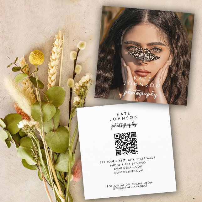 Modern Fullt Photo QR Code Social Media Fyrkantigt Visitkort (Modern Script Full Photo QR Code Social Media Square Business Card)