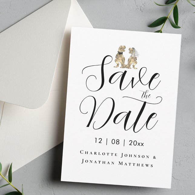 Modern Funny Dinosaur ThMeck Bröllop Spara Datumet (Funny dinosaur theme wedding save the date invitation elegant script T-Rex dino bride and groom)