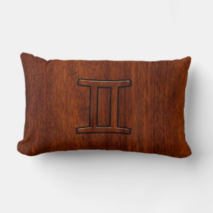 Modern Gemini Zodiac Symbol på Mahogany som print Lumbarkudde