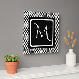 Modern geometrisk monogram svart vit fyrkantig klocka