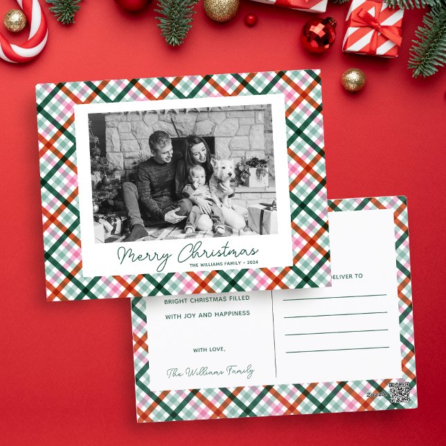 Modern Gingham Family Photo God jul Helg Vykort (Modern Christmas Gingham Black and White Photo template postcard. Red, Pink, Mint + Green colors)