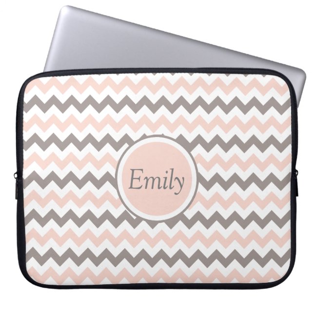 Modern Girly  Rosa Grått Chevron med Namn Laptop Fodral (Framsidan)