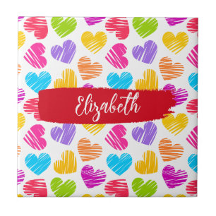 Modern Girly Vibrant Doodled Hearts Mönster Namn Kakelplatta