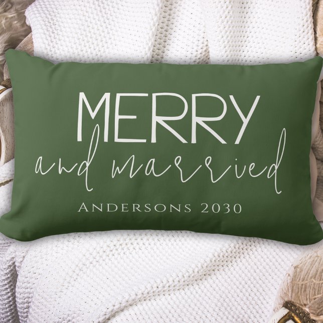 Modern Glad Och Gift Första Jul Grön Lumbarkudde (Skapare uppladdad)
