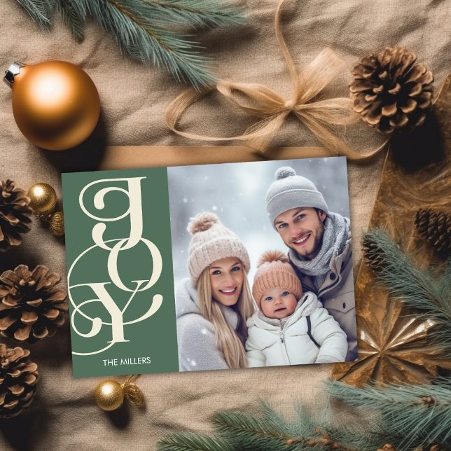 Modern Glädje Elegant Typografi Grön Minimal Foto Julkort (Modern Joy Elegant Typography Green Minimal Photo Holiday Card)