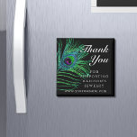 Modern Glitter Feather Boho Chic Tack Magnet<br><div class="desc">Modern Glitter Feather Bho Chic Tack Small Business Promotional Magnet har fredsfjädrar i grönt,  blått och lila i svart bakgrund med texten "Tack" i elegantens moderna kalligrafvita skript. All text och färg i bakgrunden är anpassade. Anpassa genom att redigera texten i textrutan. Designad av Evco Studio https://www.zazzle.com/store/evcostudio</div>