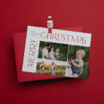 Modern God jul 3-fotofärggrafi Julkort<br><div class="desc">"Det här är säsongen att vara glad! Den här julhelgen gör du din familj firande extra speciell med det här fantastiska moderna men moderna God jul 3-fotoröda typografikortet för Helgdag. Det här vackra kortet är ett rent, modernt och minimalt kort som är säkert att framträda på perfekten för att skicka...</div>