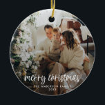 Modern God jul Ornament<br><div class="desc">Ett modernt helgdag-fotoornament med skriptet "god jul" i vitt. Namn och år kan lätt anpassas för personlig kontakt. Ett trendig,  minimalistiskt och contemporary för att visa ut den här julhelgen!</div>