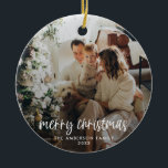 Modern God jul Ornament<br><div class="desc">Ett modernt helgdag-fotoornament med skriptet "god jul" i vitt. Namn och år kan lätt anpassas för personlig kontakt. Ett trendig,  minimalistiskt och contemporary för att visa ut den här julhelgen!</div>