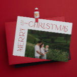 Modern God jul Photo Red Typography Julkort<br><div class="desc">"Det här är säsongen att vara glad! Den här julhelgen gör du din familj firande extra speciell med det här fantastiska moderna och moderna fotoröda typografikortet God jul. Det här vackra kortet är ett rent, modernt och minimalt kort som är säkert att framträda på perfekten för att skicka kärlek och...</div>