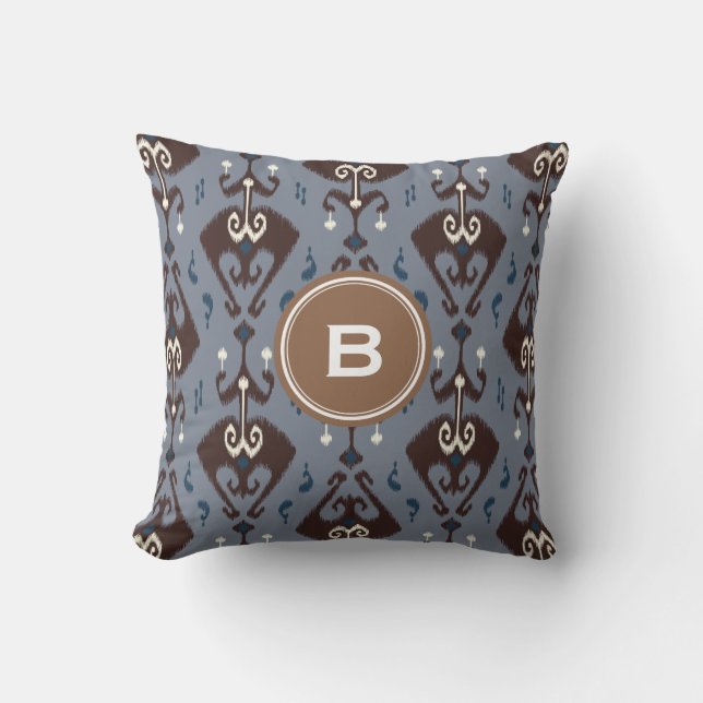 Modern gråbrun ikat tribal mönster monogram kudde (Framsida)