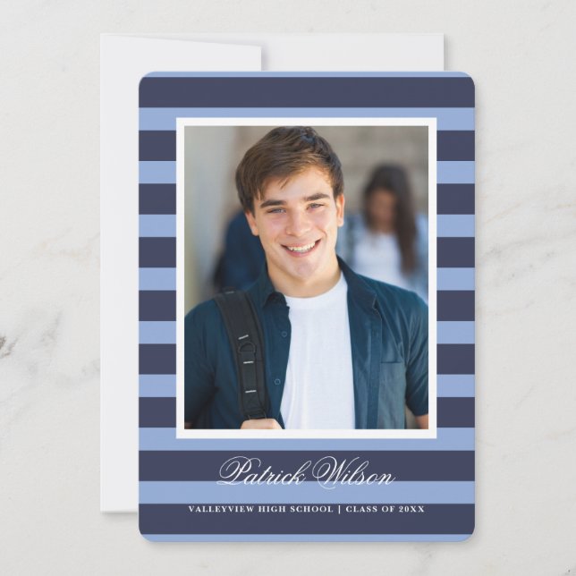 Modern Grad graduation announcement card_Navy Meddelande (Framsida)