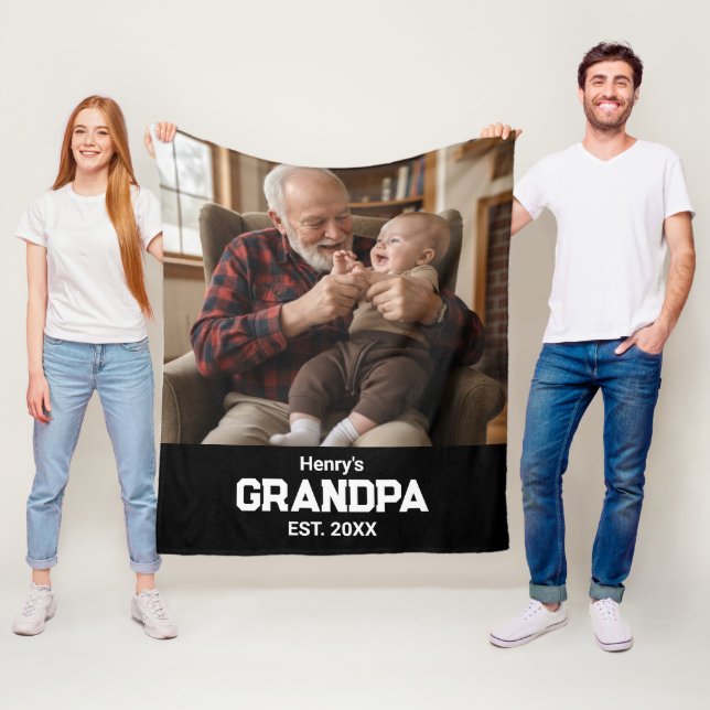 Modern Grandpa Est. Name Year Photo Black Fleecefilt (På plats)