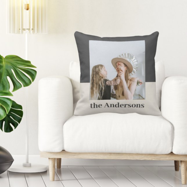 Modern Grått & Beige | Foto | Familj Namn Kudde (Skapare uppladdad)