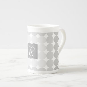 Modern Grått Circles Monogram Benporslin Mugg