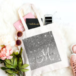 Modern Grått Glitter Sparkles Personlig Namn Tygkasse<br><div class="desc">Vi presenterar den krävande Modern Grått Glitter-miniatyrerna med Personlig Namn-produkten, en fantastisk kombination av contemporaryns utformning och personligens elegans. Den här produkten har en fängslande bakgrund i en modern skugga av grått, som utesluter sofistikering och stil. I den tyglade ännu chicen i färg är läget för den bedövande gnistran i...</div>