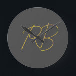 Modern Grått Guld Färg Monogram Initialer Rund Klocka<br><div class="desc">Extrem minimalistisk utformning. Jag skulle vilja rekommendera familj och vänner. Väldigt lycklig.</div>