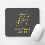 Modern Grått Gult Monogram Musmatta<br><div class="desc">Behålla arbetsytans snyggt och funktion med den moderna Grått Mustard Gult Monogram Mouse Pad. Den eleganta utformningen har ett monogram av anpassadet på mörkens grått-bakgrund, och den halkfria gummibasen säkerställer ett säkert grepp på alla yta. Perfekt för både personlig använda och professionell är den här musknappen ett underbart sätt att...</div>