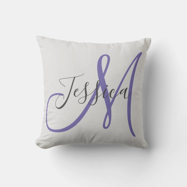 Modern Grått och Lila Monogram Kudde (Framsida)