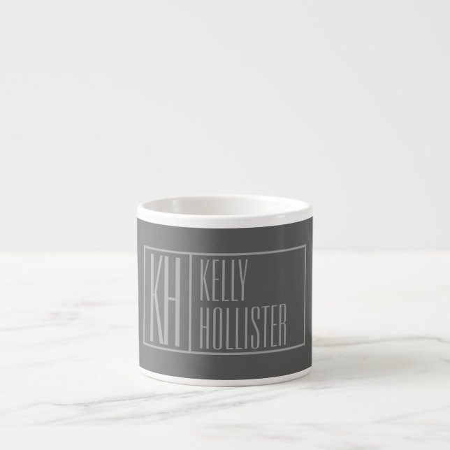 Modern, Grått på Mörk Grått, Initialer och Namn Lo Espressomugg (Framsidan)