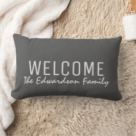 Modern, grått Välkomstfamiljens -monogram för rust Lumbarkudde