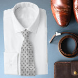 Modern Grått White Geometric Mönster Slips<br><div class="desc">Modern Grått White Geometric Mönster Slipsar har snyggt grått och vit geometrisk mönster.</div>