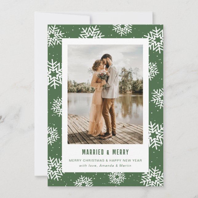 Modern Green Snowflake Photo Newlywed Julkort (Framsida)