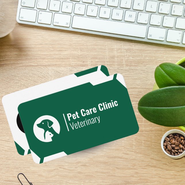 Modern Green Vet Clinic Business Card for Pet Car Visitkort (Modern Green Vet Clinic Business Card for Pet Care)