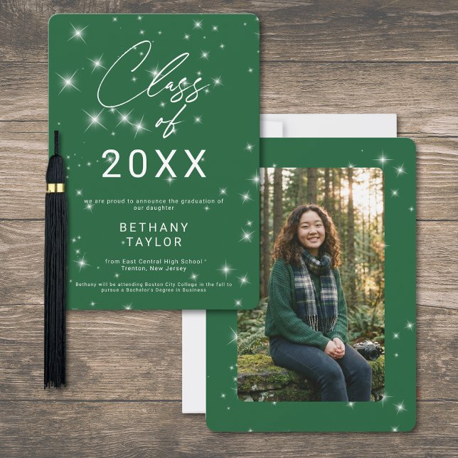 Modern grön och vit glänsande examen meddelande (Modern Green & White Sparkle Graduation Announcement)