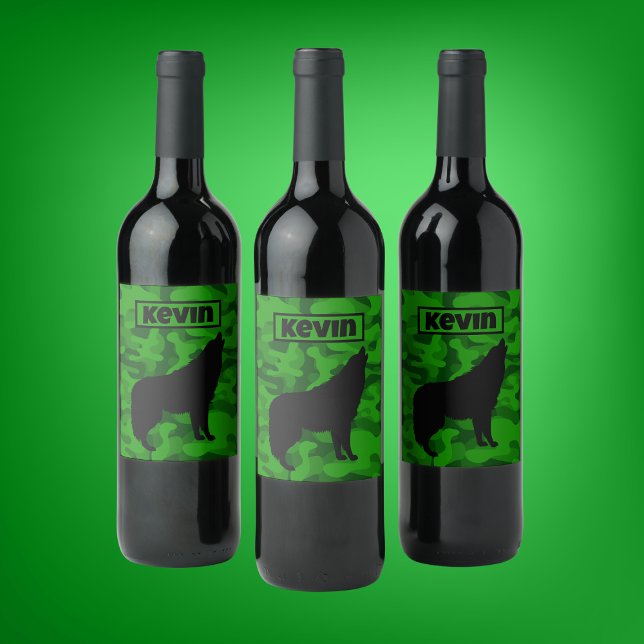 Modern Grönt Camo Black Varg Silhouette Monogram | Vinflaska Etikett (Skapare uppladdad)