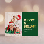 Modern Grönt, foto Merry och Bright Guld<br><div class="desc">Skicka varmt önskemål den här julhelgen med den här unika och söta, djärva, moderna grönten ett foto- och lysande guld-folie-helgdag-kort. Dess enkla och minimalistiska utformning har en boho-inspirerad inslag i guld-folie. Genom att fira den festliga andan från december ger denna utformning en trevlig och roligt beröring till alla tillfälle. Ordalydelsen...</div>