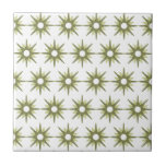 Modern Grönt i mitten av århundradet och vit Starb Kakelplatta<br><div class="desc">Modern design från mitten av århundradet med vintage mönster av grönt stjärnsprängningar på vit bakgrund. Enkel, ren modern design. Skapa din egen anpassningsbar mönster genom att ladda upp en ny bild eller använda meddelandeknappen för att kontakta designern för hjälp. Så här skapar du din egen mönstrade design: 1. Välj Anpassa...</div>