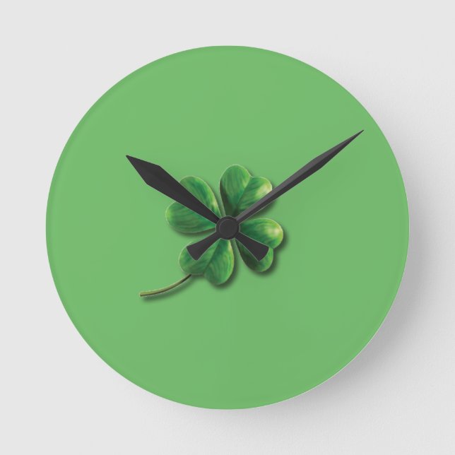 Modern Grönt Irish Shamrock Rund Klocka (Framsida)
