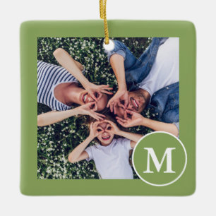 Modern Grönt och vitt monogramfoto Julgransprydnad Keramik
