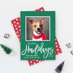 Modern Grönt Red Lycklig Howlidays Puppy Hund Phot Julkort<br><div class="desc">Visa upp din hårig-familjemedlem med de här "Lycklig Howlidays"-julkorten som innehåller din marionettfilm,  anpassningsbarna "Peace,  Kärlek & Treats"-ordalydelsen och dekordeformerade dekortecken. Brott mot rött,  mörk grönt och vitt färg.</div>