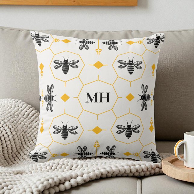 Modern gul bikupa mönster svart elegant monogram kudde (Modern Yellow Bee Pattern Black Elegant Monogram Throw Pillow)