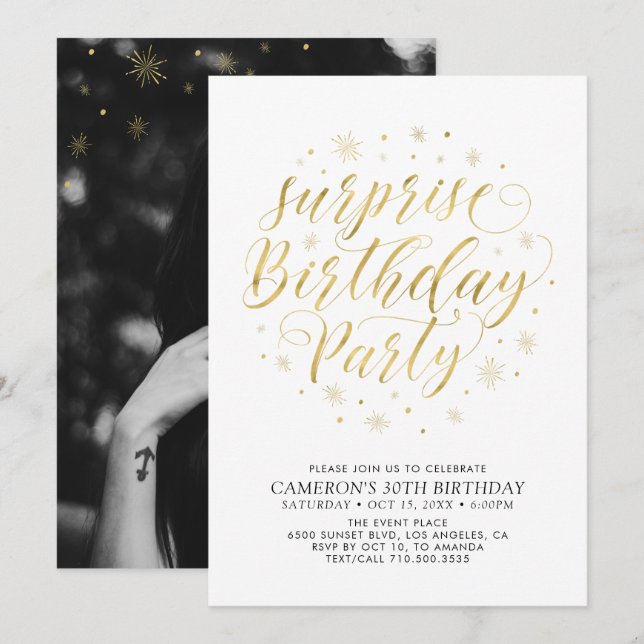 Modern Guld Chic Överrasknings Foto Födelsedagsfes Inbjudningar (Fram/baksida)