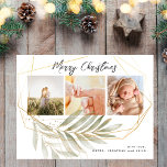Modern Guld Foliage 3 Photo Collage jul Vykort<br><div class="desc">Elegant, det moderna botaniska löven guld och grönt 3-fotosamlingskortet helgdag med det moderna visuella manuset och faux guld foil ram och blad av botaniskt löv är både festliga och minimalistiska. Texten "God jul" hälsning är skriven med ett vackert, svart, stavat typsnitt på den vita bakgrunden och på namn och ett...</div>