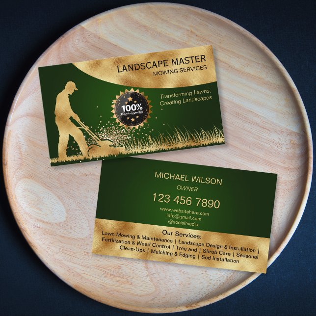 Modern Guld Ligcape Gräsmatta Care Mwing  Visitkort (golden mower on the black background landscaping business card)