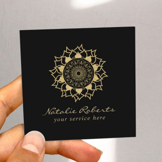 Modern Guld Mandala Flower Logotyp Elegant Black Fyrkantigt Visitkort (Skapare uppladdad)
