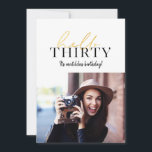 Modern guld-manus   geometrisk 30års födelsedag in<br><div class="desc">Modern guld-effektskript och geometrisk 30-årsfoto inbjudan. Geometric backer mönster.</div>