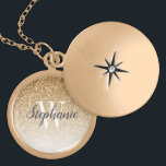 Modern Guld Ombre Faux Glitter Monogram Berlockhalsband<br><div class="desc">Den här chicens låsta halsband har en guld-ombre faux glitter-bakgrund. Anpassa den med det inledande vita serif-teckensnittet och ditt namn i mörk grått-handskriftsskript med stil-pensel.</div>