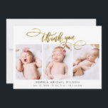 Modern Guld Script Newborn 3 Baby Photo Tack<br><div class="desc">Modern Elegant Calligraphy Guld Script 3 Photo Collage Newborn Baby Tack Birth Notification Card. Har en vacker "tack"-text i ett handskrivet skript för kalligrafi som byts ut mot svan FAUX guld. I förväg framtagna personliga budskap och födelsestatistik med baby namn ingår. Underbar för flicka eller pojke. Enkel att anpassa med...</div>